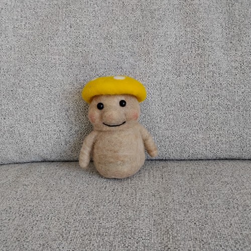 Mushroom character needle