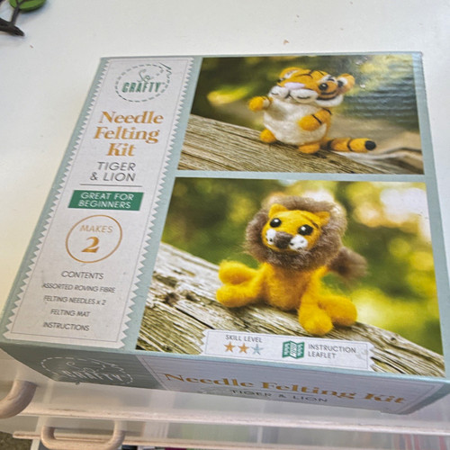 Crafty needle felting kit - needle,