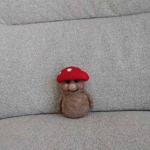 Mushroom character needle