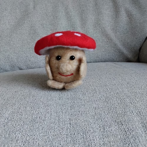 Mushroom character needle