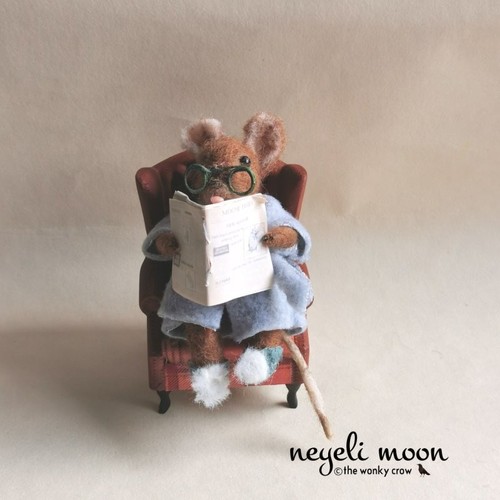 Needle felted armchair mouse - needle,
